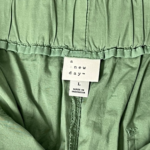 A New Day Olive Green Elastic Waist Shorts - Size Large - Picture 2 of 9